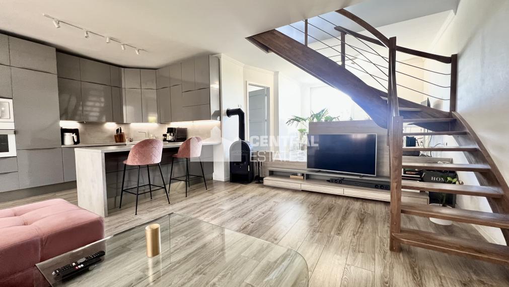 Dvojpodlažný 6- izbový rodinný dom so záhradou na predaj v Rajke