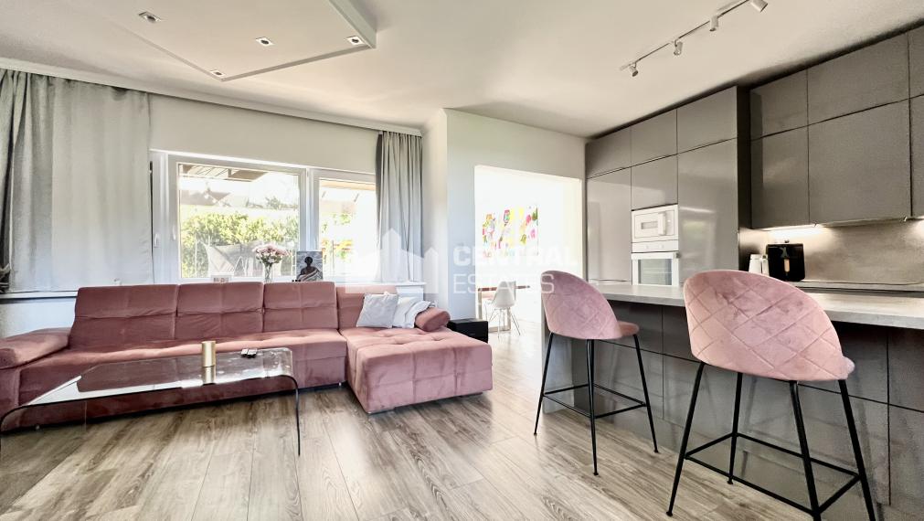 Dvojpodlažný 6- izbový rodinný dom so záhradou na predaj v Rajke