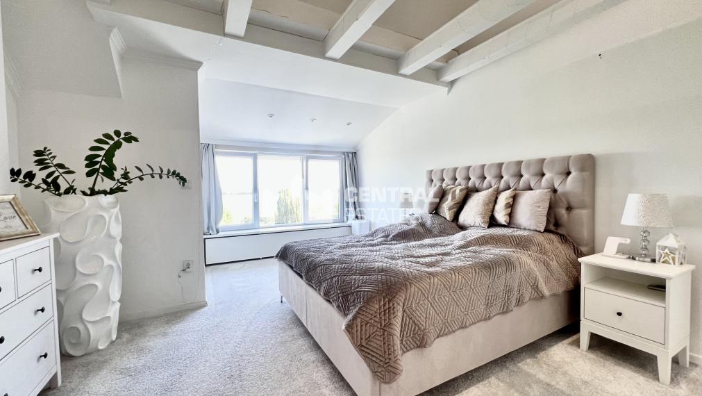 Dvojpodlažný 6- izbový rodinný dom so záhradou na predaj v Rajke