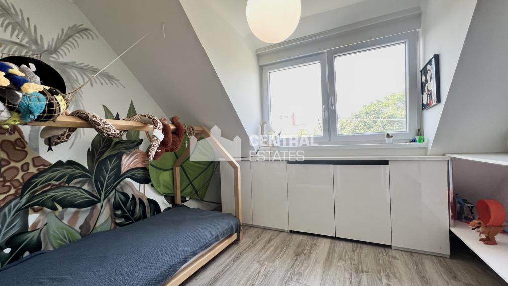 Dvojpodlažný 6- izbový rodinný dom so záhradou na predaj v Rajke