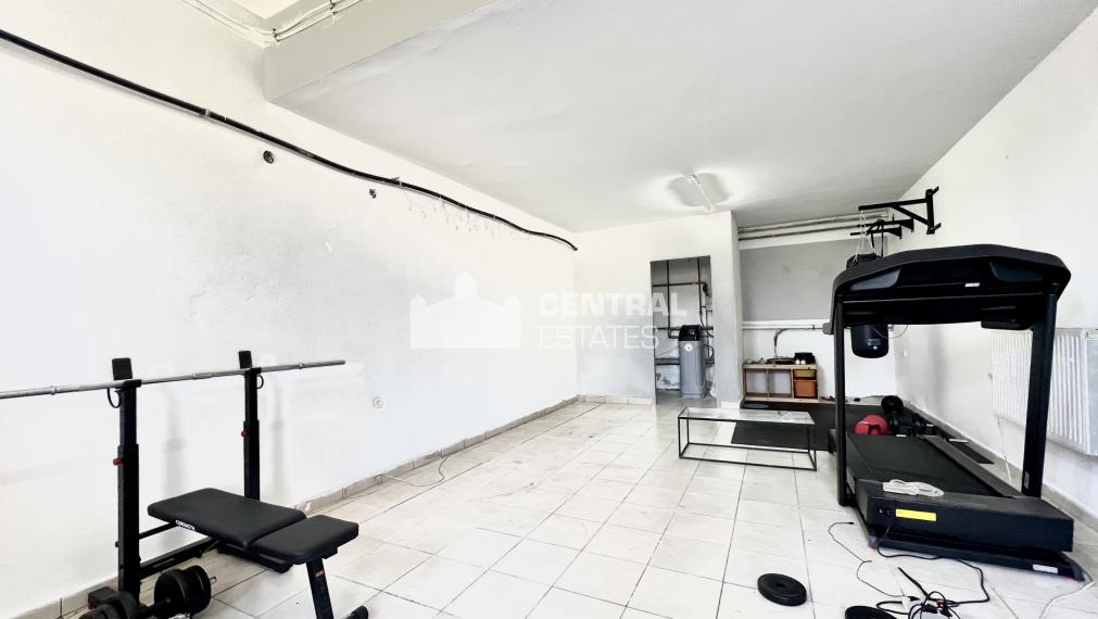 Dvojpodlažný 6- izbový rodinný dom so záhradou na predaj v Rajke