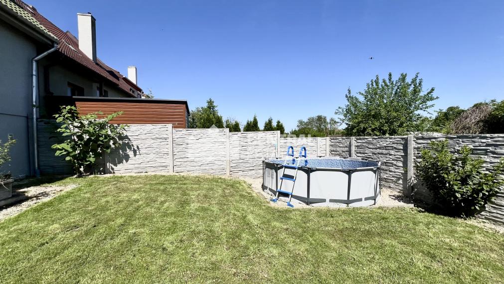 Dvojpodlažný 6- izbový rodinný dom so záhradou na predaj v Rajke