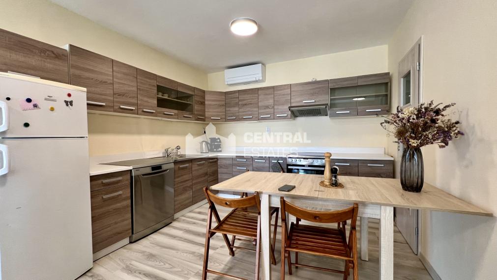 Dvojpodlažný 5- izbový rodinný dom s terasou na prenájom v Karlovej Vsi