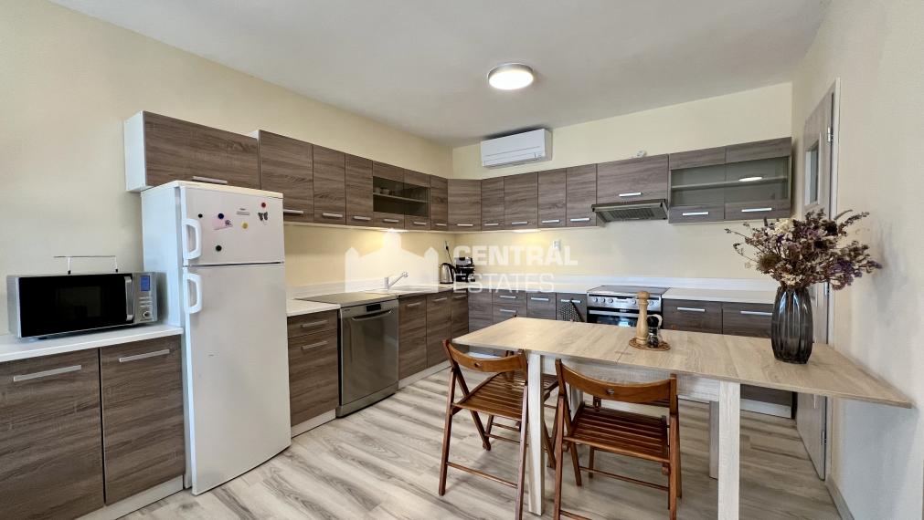 Dvojpodlažný 5- izbový rodinný dom s terasou na prenájom v Karlovej Vsi