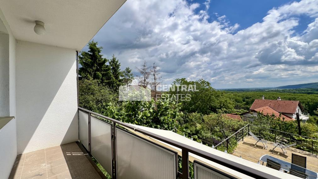 Dvojpodlažný 5- izbový rodinný dom s terasou na prenájom v Karlovej Vsi