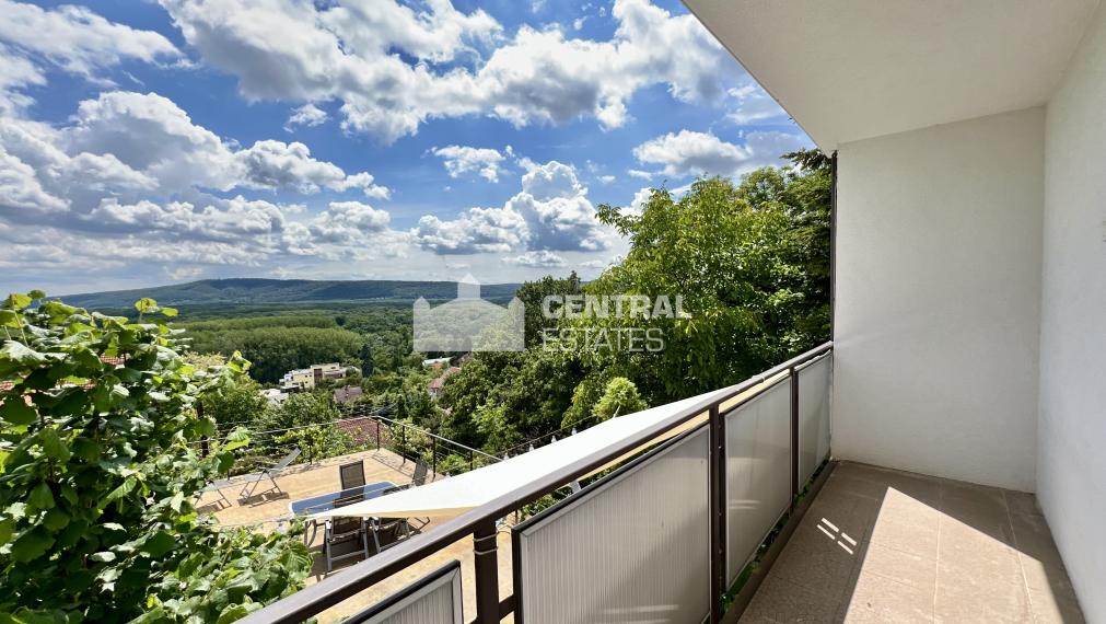 Dvojpodlažný 5- izbový rodinný dom s terasou na prenájom v Karlovej Vsi