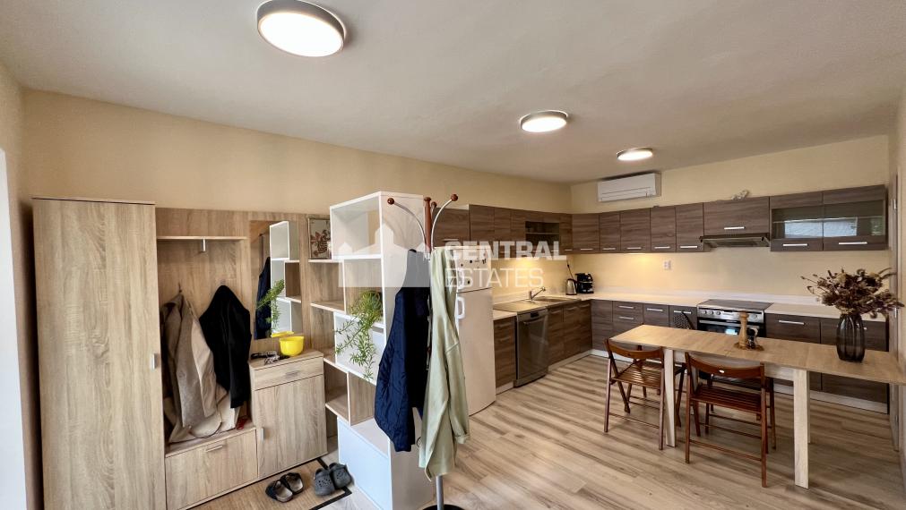 Dvojpodlažný 5- izbový rodinný dom s terasou na prenájom v Karlovej Vsi