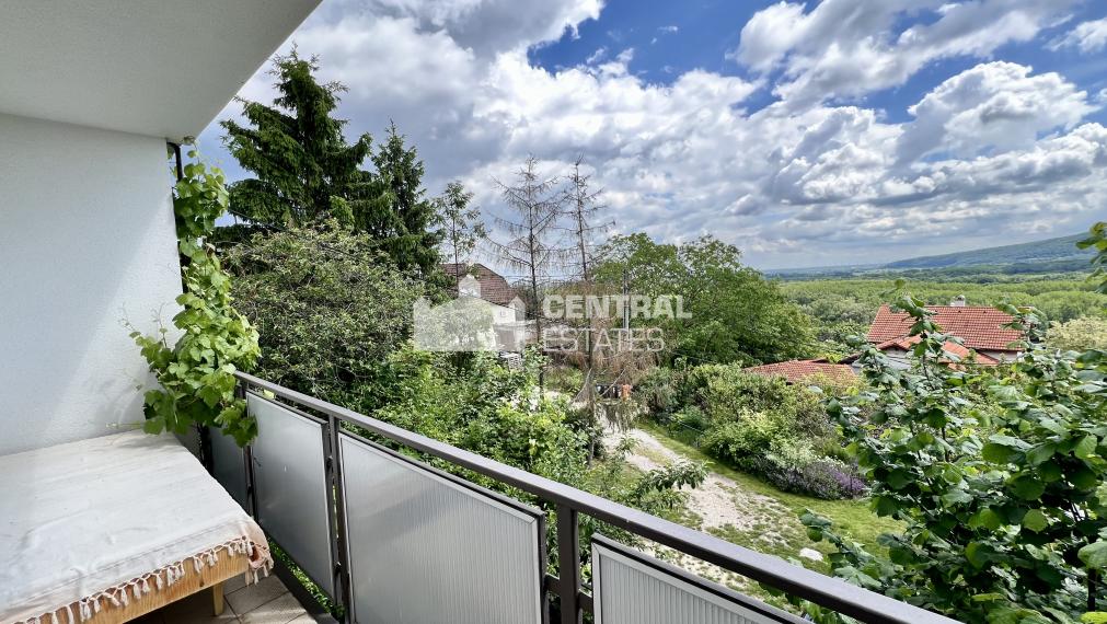 Dvojpodlažný 5- izbový rodinný dom s terasou na prenájom v Karlovej Vsi