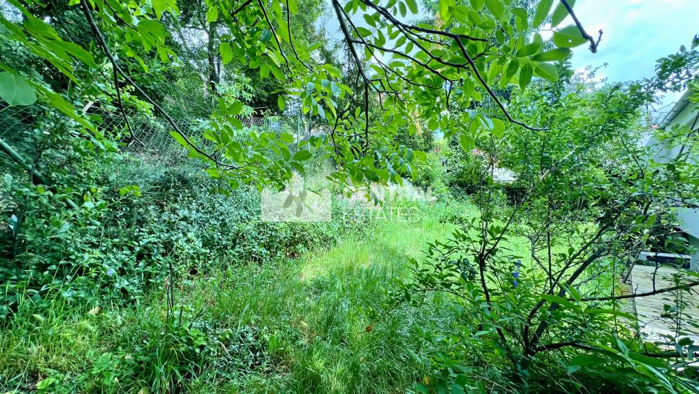 Dvojpodlažný 5- izbový rodinný dom s terasou na prenájom v Karlovej Vsi