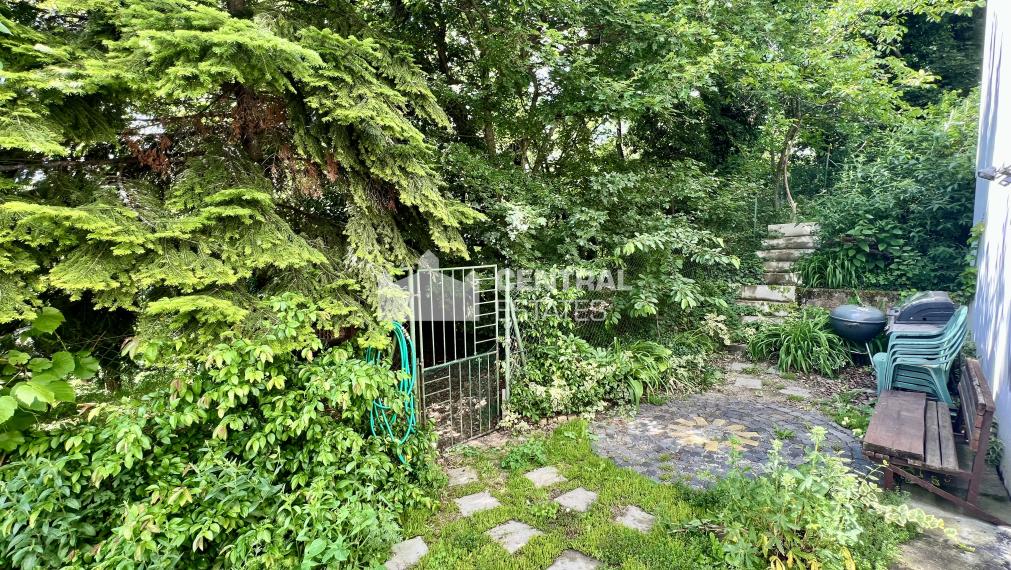 Dvojpodlažný 5- izbový rodinný dom s terasou na prenájom v Karlovej Vsi