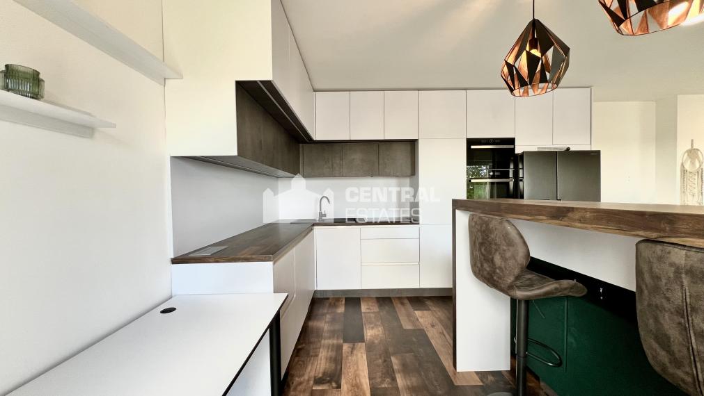 Modern 1-bedroom apartment with balcony and parking for sale in Rovinka