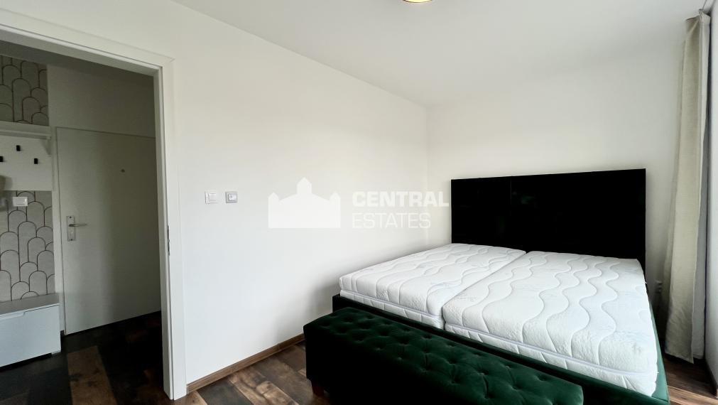 Modern 1-bedroom apartment with balcony and parking for sale in Rovinka