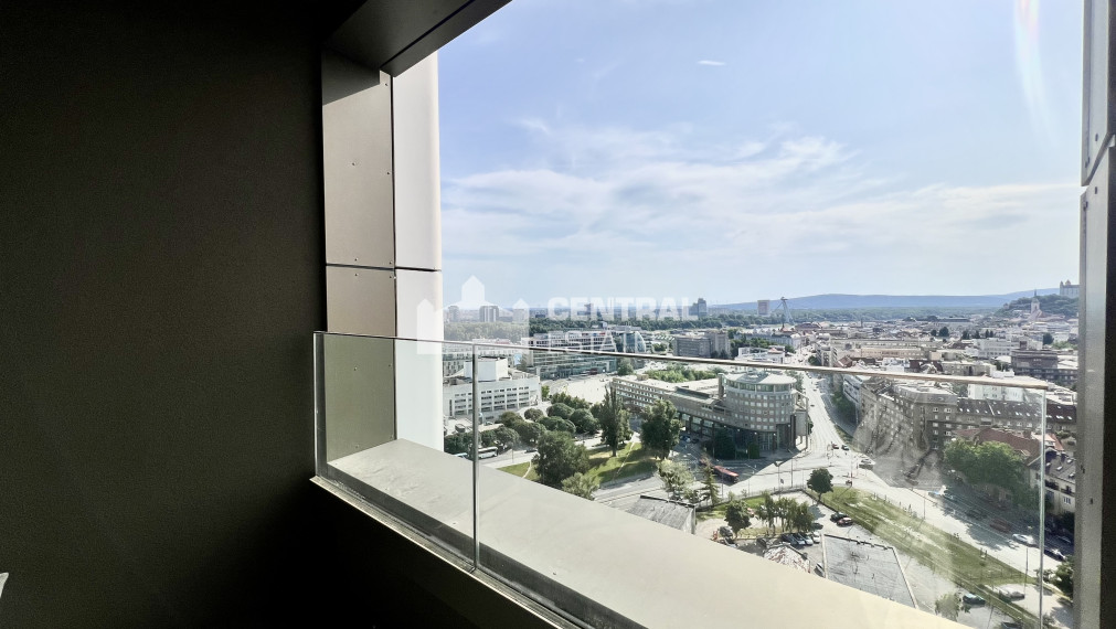 Priestranný nový 2i byt v jedinečnej novostavbe s lodžiou a parkovaním na prenájom v Starom meste