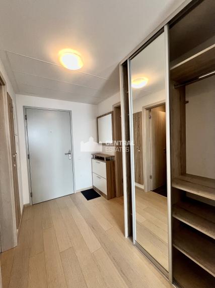 Priestranný nový 2i byt v jedinečnej novostavbe s lodžiou a parkovaním na prenájom v Starom meste