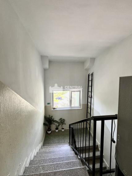 1- izbový byt s lodžiou v pôvodnom stave na predaj v Rači PREDANÝ