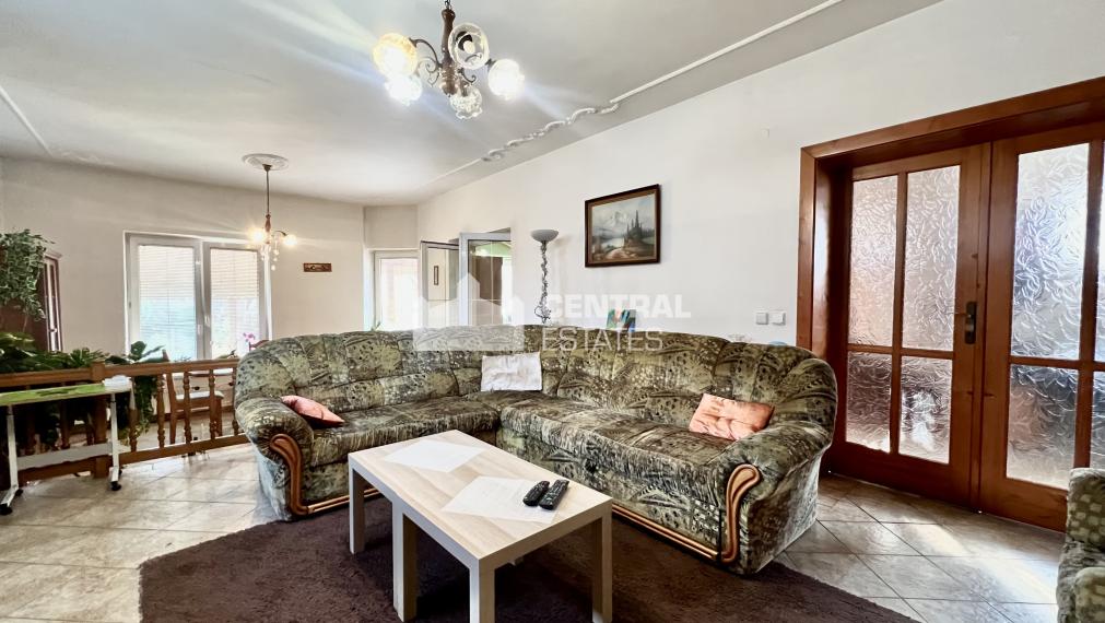 Two-storey 5-room family house with garden for sale in Dobrohošt