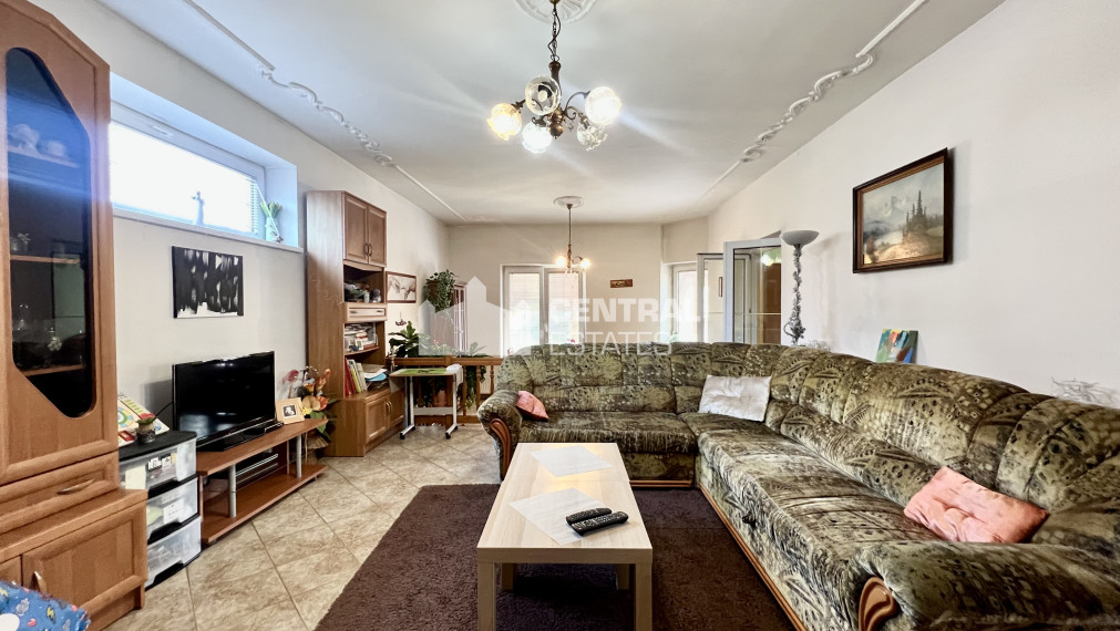 Two-storey 5-room family house with garden for sale in Dobrohošt