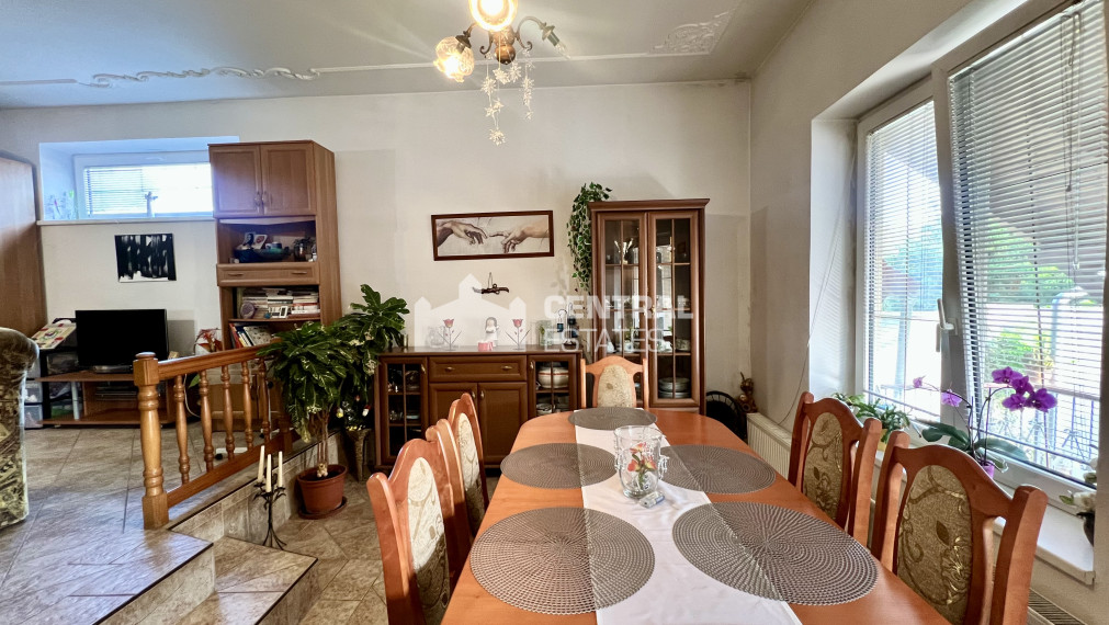 Two-storey 5-room family house with garden for sale in Dobrohošt