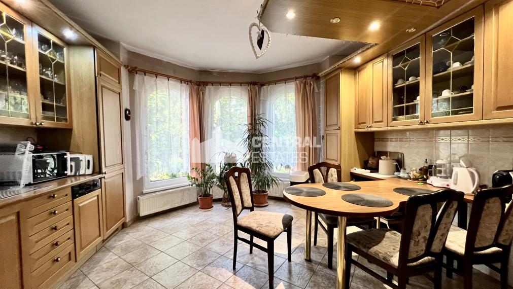 Two-storey 5-room family house with garden for sale in Dobrohošt