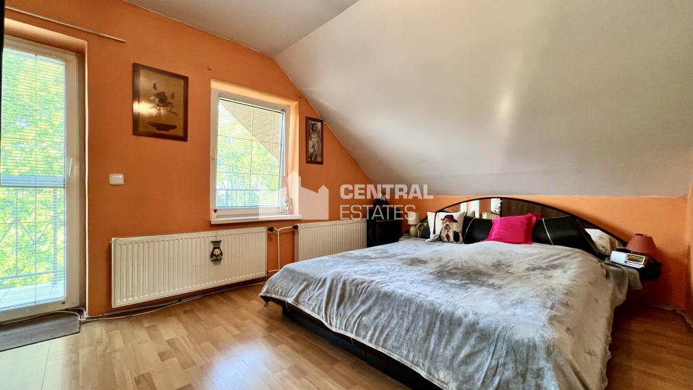 Two-storey 5-room family house with garden for sale in Dobrohošt