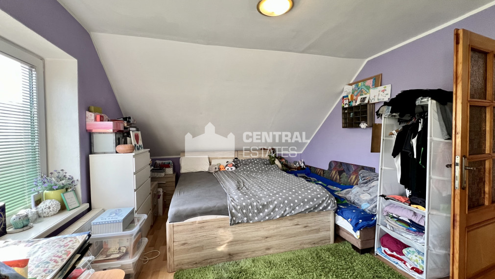 Two-storey 5-room family house with garden for sale in Dobrohošt