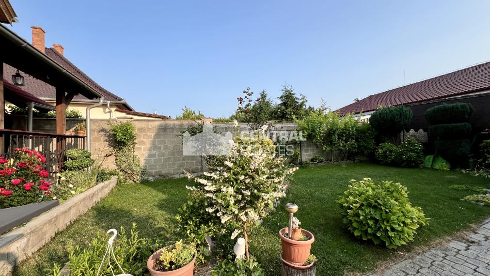 Two-storey 5-room family house with garden for sale in Dobrohošt