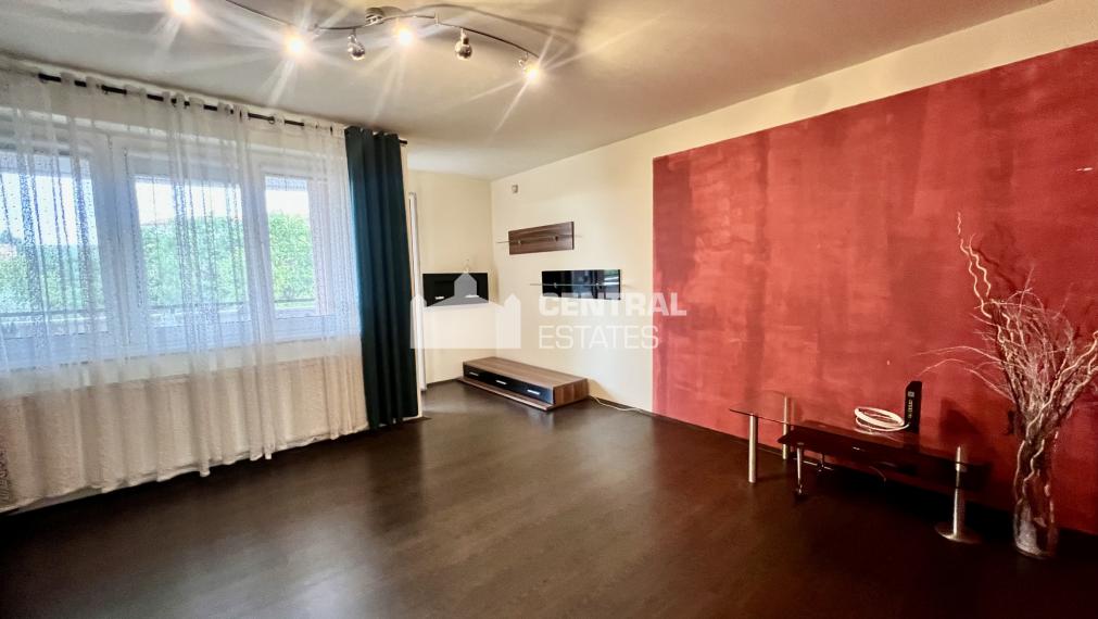 Priestranný 3-izbový byt s dvomi terasami na predaj v Dúbravke