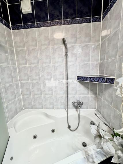 Priestranný 3-izbový byt s dvomi terasami na predaj v Dúbravke