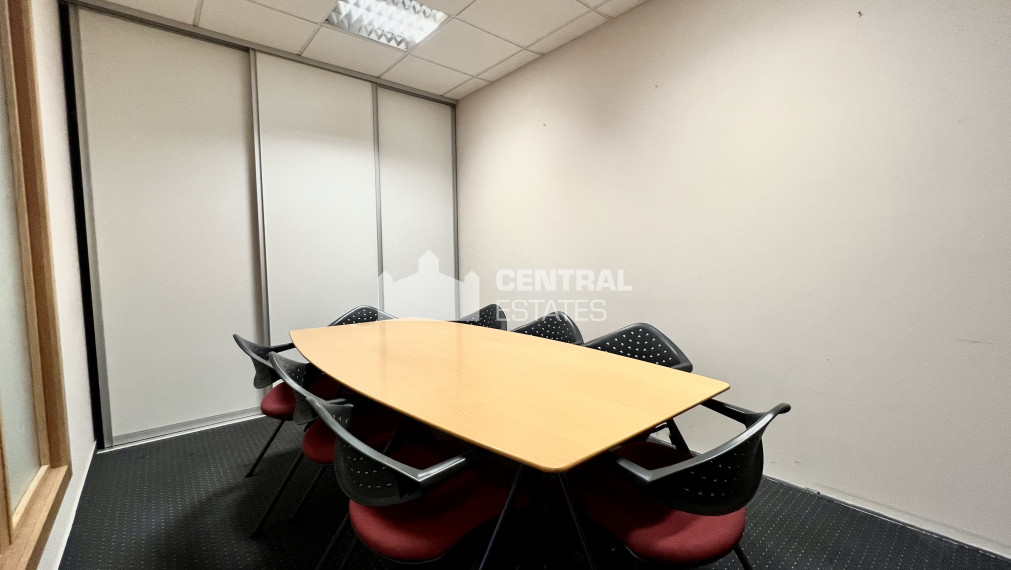 Administratívne priestory s vlastným vchodom, terasou a parkovaním na prenájom v Starom meste