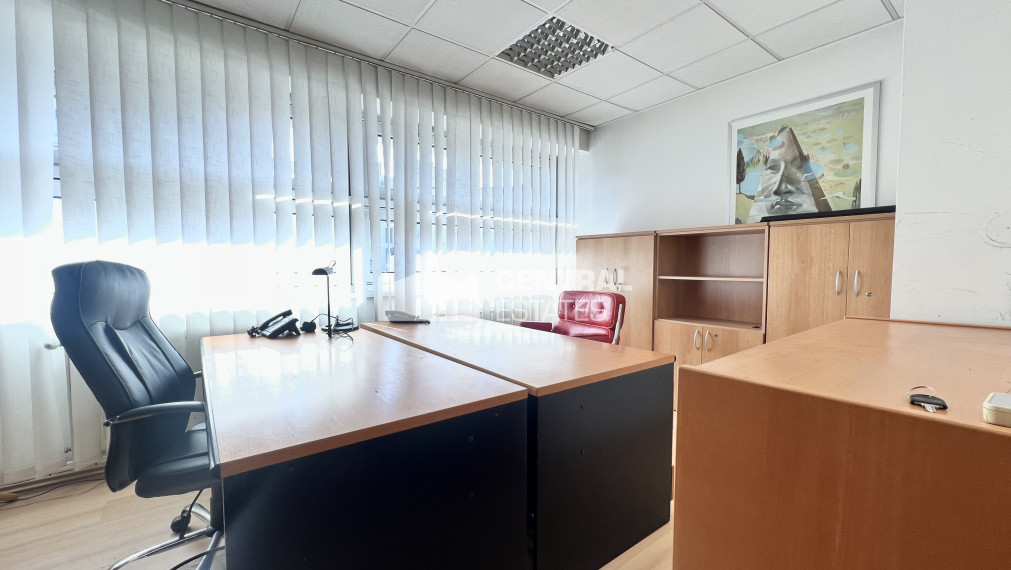 Administratívne priestory s vlastným vchodom, terasou a parkovaním na prenájom v Starom meste