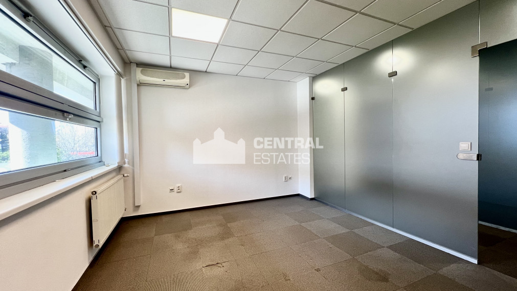 Administratívne priestory s vlastným vchodom, terasou a parkovaním na prenájom v Starom meste