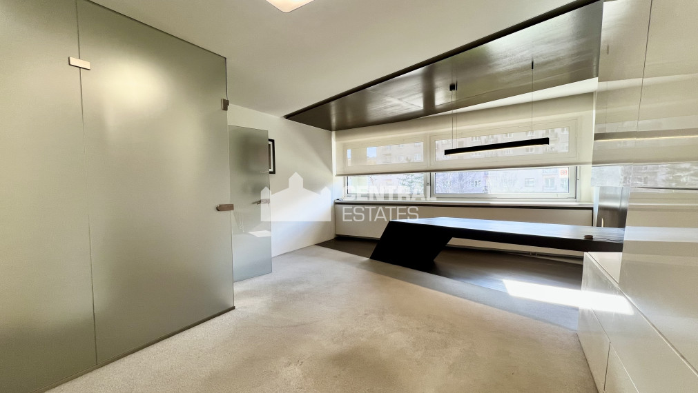 Administratívne priestory s vlastným vchodom, terasou a parkovaním na prenájom v Starom meste