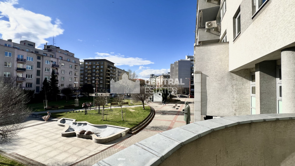 Administratívne priestory s vlastným vchodom, terasou a parkovaním na prenájom v Starom meste