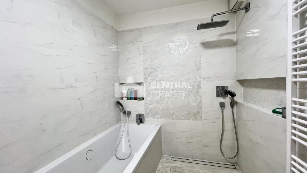 Air-conditioned 3-bedroom apartment in a new building for rent in Karlova Ves