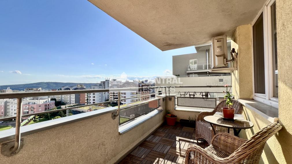 Air-conditioned 3-bedroom apartment in a new building for rent in Karlova Ves