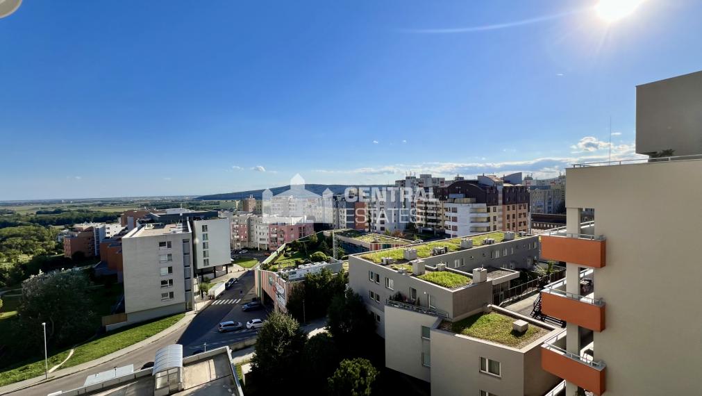 Air-conditioned 3-bedroom apartment in a new building for rent in Karlova Ves