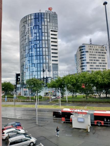 Kompletne zariadený klimatizovaný 3- izbový byt na prenájom v Ružinove