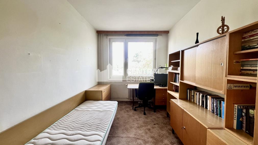 Spacious 3- bedroom apartment with balcony and cellar for sale in Rača