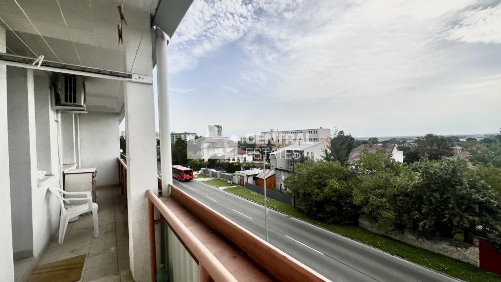 Priestranný 4- izbový byt s lodžiou a pivnicou na predaj v Rači