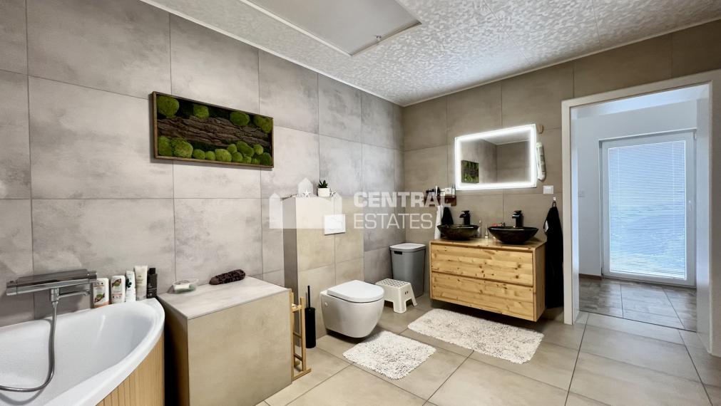 5- izbový rodinný dom s veľkým pozemkom na predaj v Lehniciach