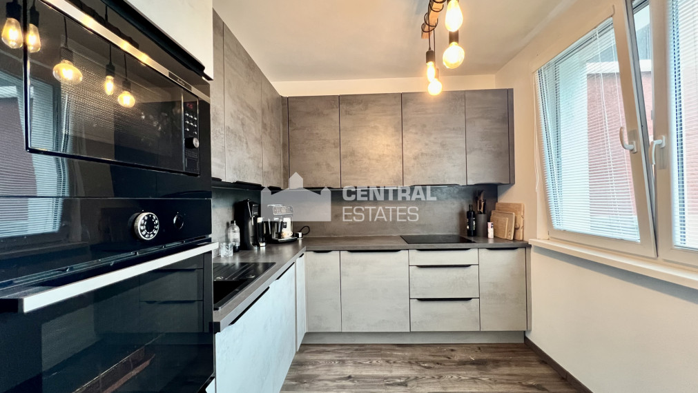 Priestranný 4- izbový byt s lodžiou na predaj v Podunajských Biskupiciach