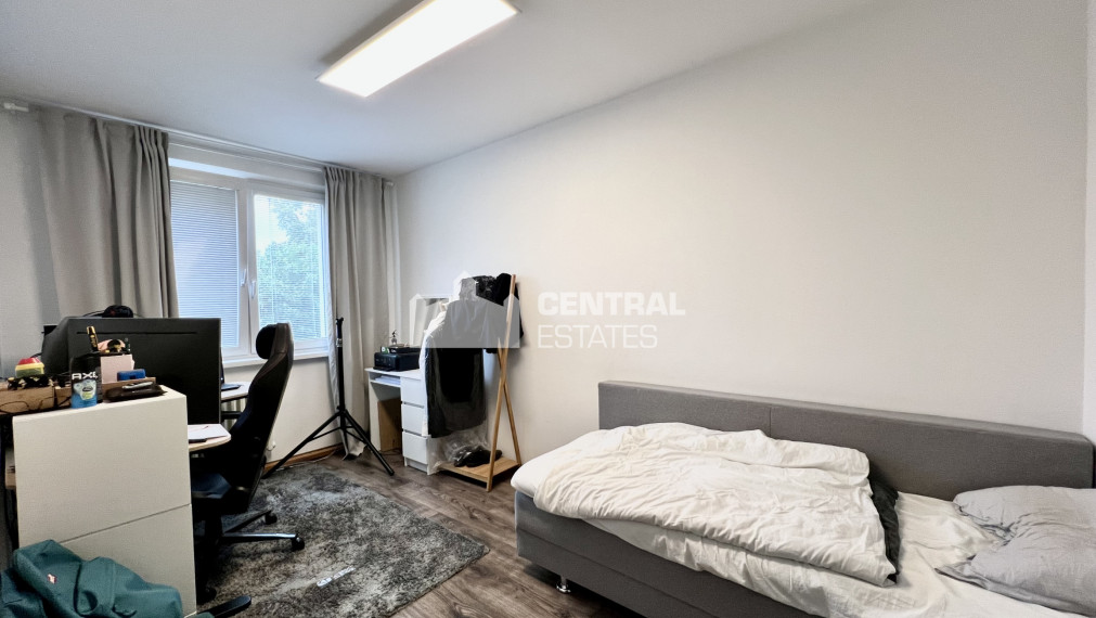 Priestranný 4- izbový byt s lodžiou na predaj v Podunajských Biskupiciach