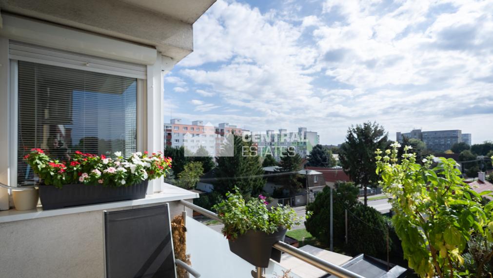 Spacious 2- bedroom apartment with balcony for sale in Vrakuna