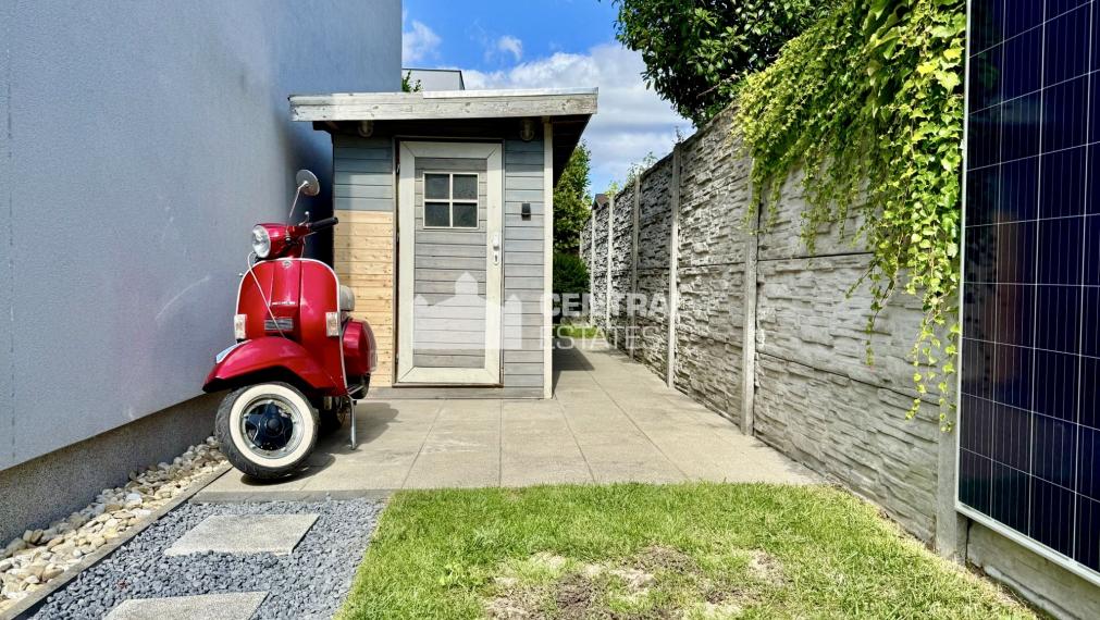 Modern 2- bedroom apartment in a new building with a garden for sale in Rovinka