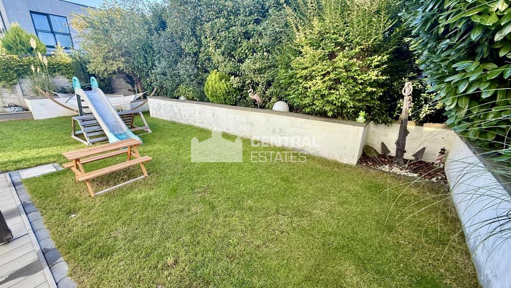 Modern 2- bedroom apartment in a new building with a garden for sale in Rovinka