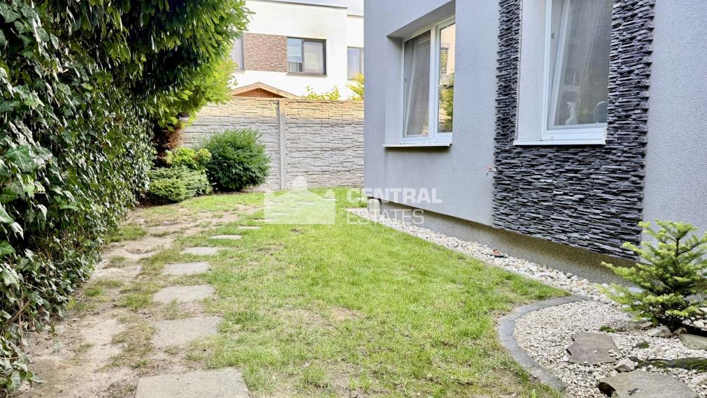 Modern 2- bedroom apartment in a new building with a garden for sale in Rovinka