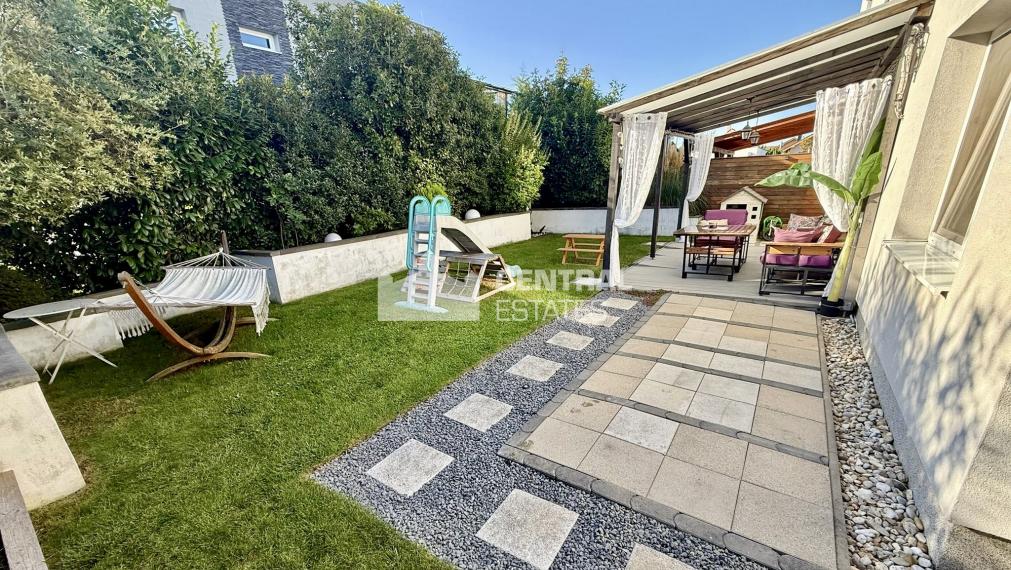 Modern 2- bedroom apartment in a new building with a garden for sale in Rovinka