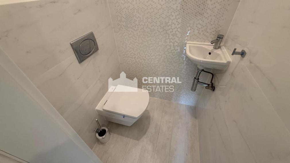 Air-conditioned 4-room apartment in a new building with parking for rent in Karlová Ves