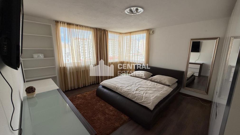 Air-conditioned 4-room apartment in a new building with parking for rent in Karlová Ves