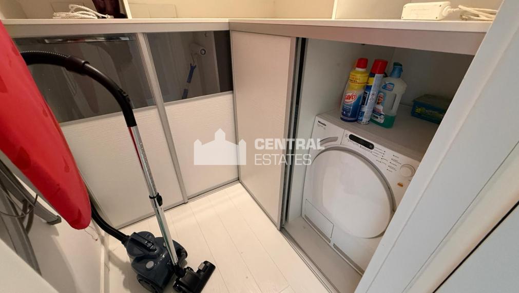 Air-conditioned 4-room apartment in a new building with parking for rent in Karlová Ves